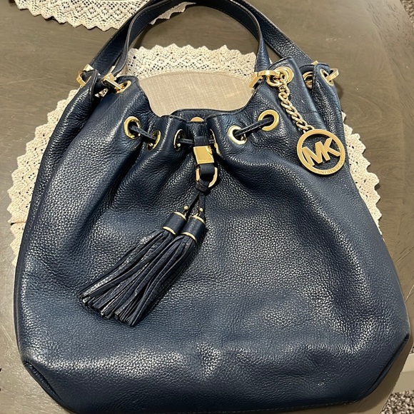 MICHAEL Michael Kors Handbags - Michael Kors bucket bag.